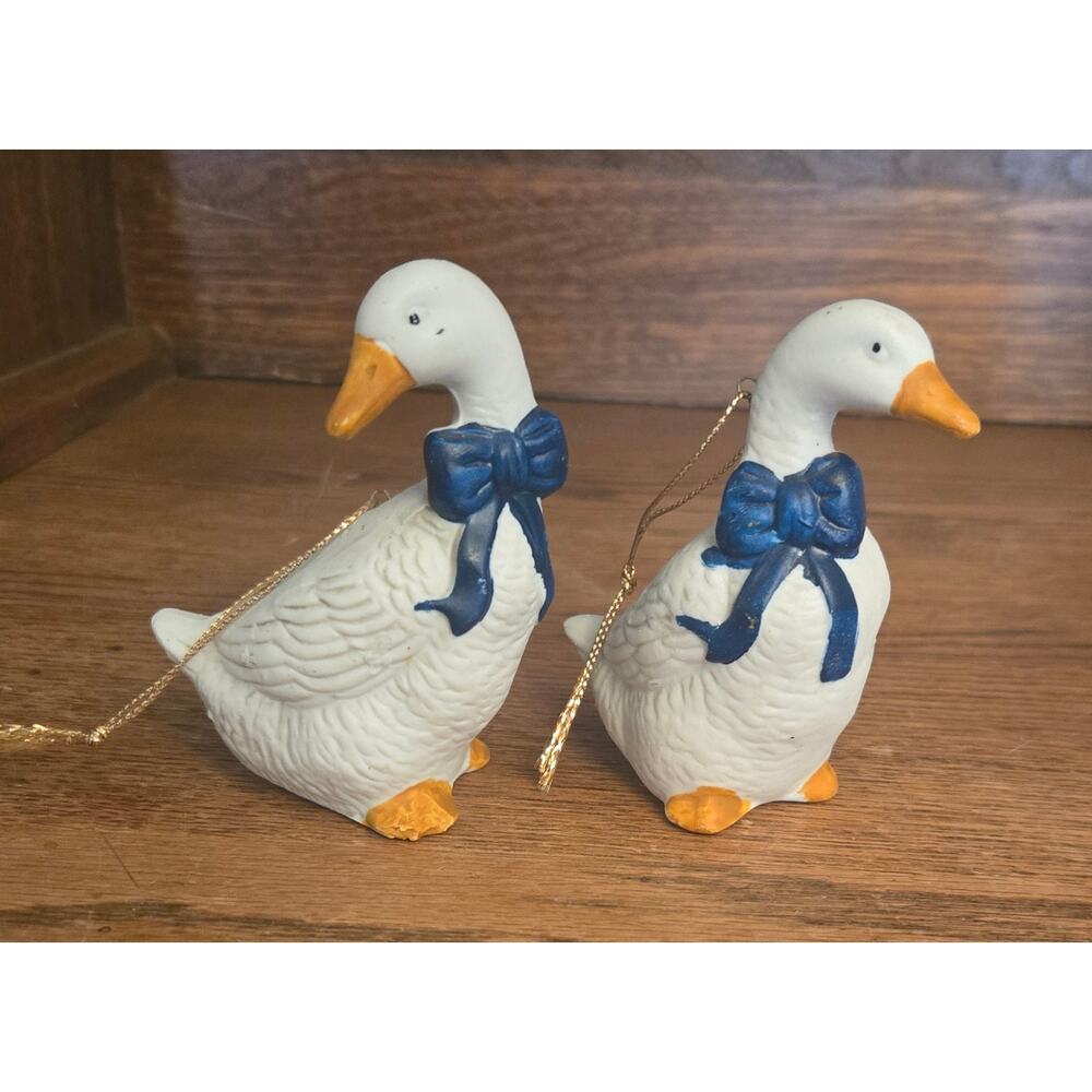 Vintage Country Geese Goose Ornaments Blue Ribbon Set Of 2 VTG Porcelain Decor - Picture 6 of 9